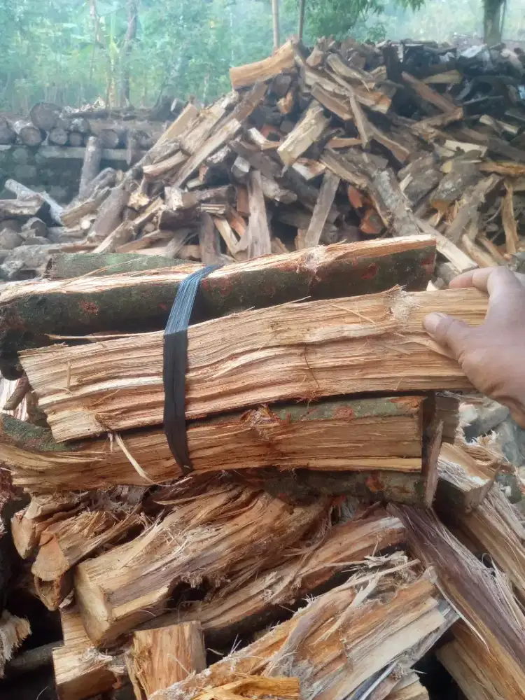 Kayu bakar pecelan