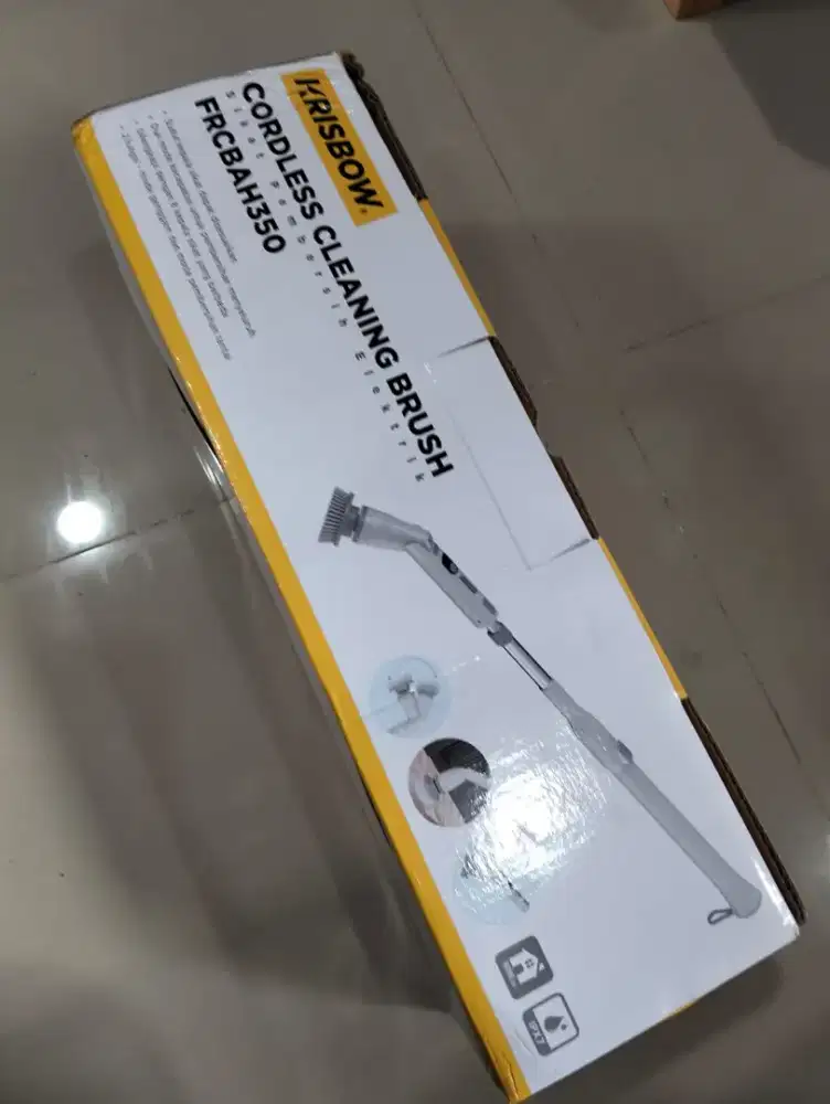 Alat pembersih kamar mandi