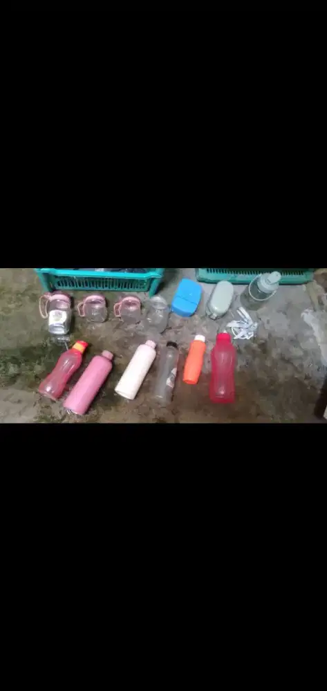 Di jual semua perkakas di foto botol,wadah dll murah aja