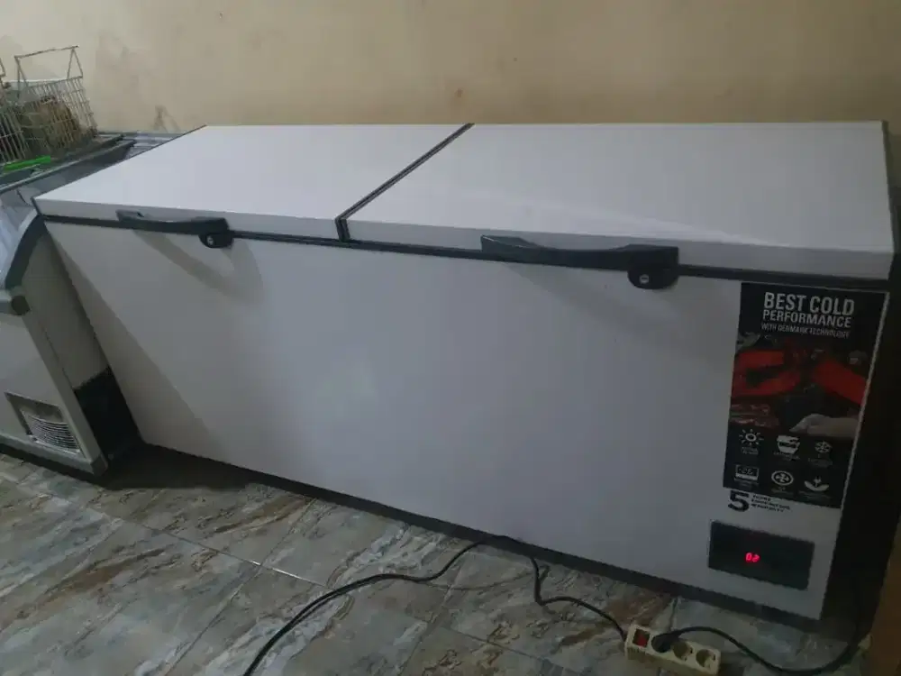 Freezer box 715L gea second normal bergaransi