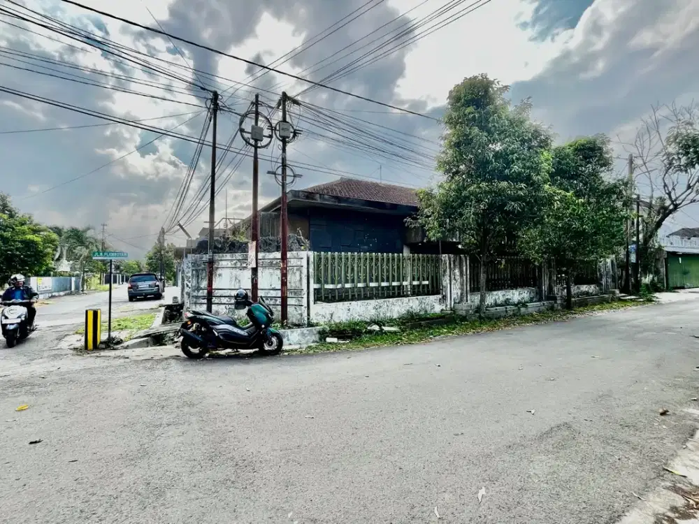 Rumah Hitung Tanah Bunga Lely Lebar 20m Dekat Suhat