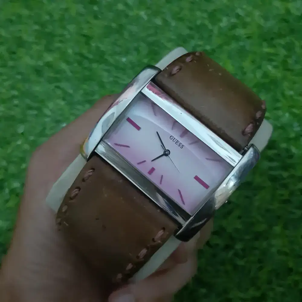 guess pink dial