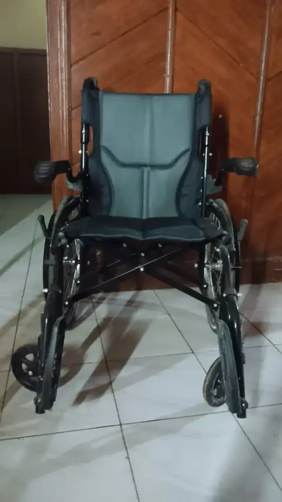 For sale kursi roda baru di coba doang