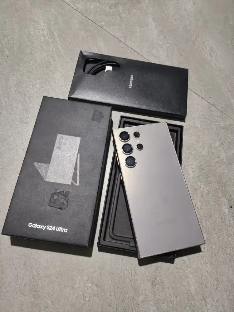 Samsung Galaxy S24 ultra 12/512gb fullset