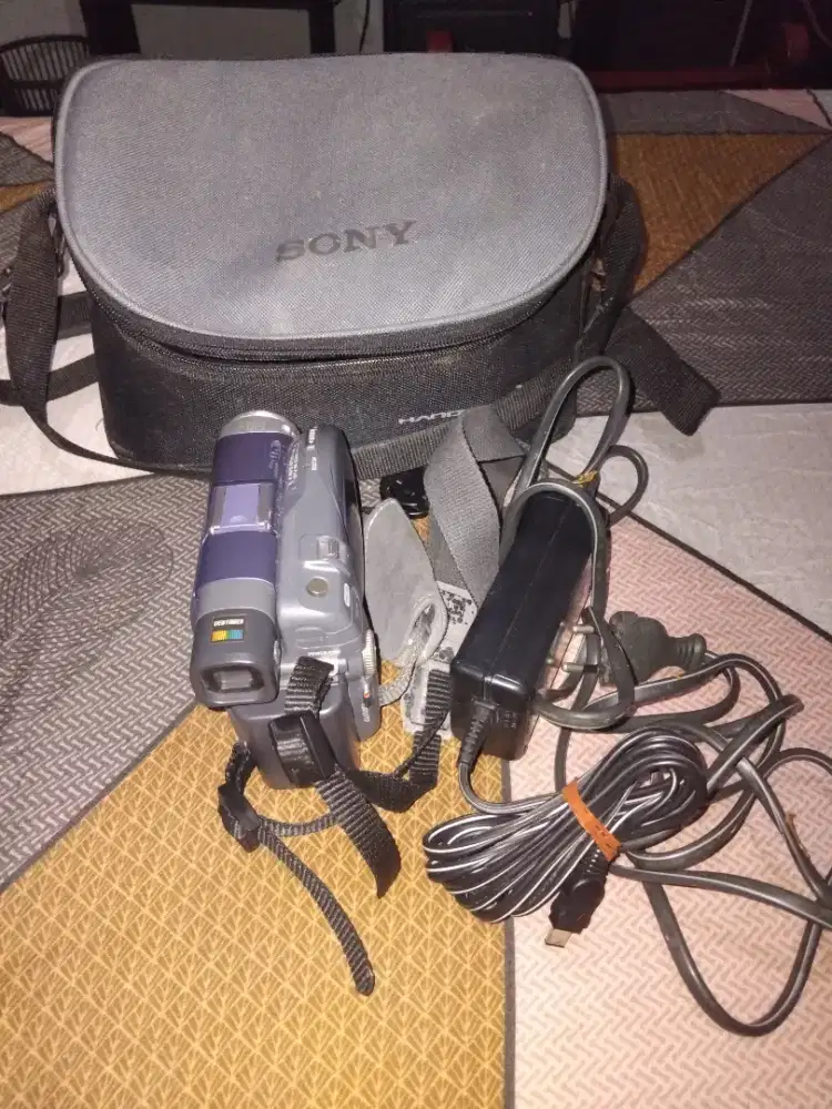 Sony Handycam DCR-DVD101E Masih Nyala + Charger & Tas