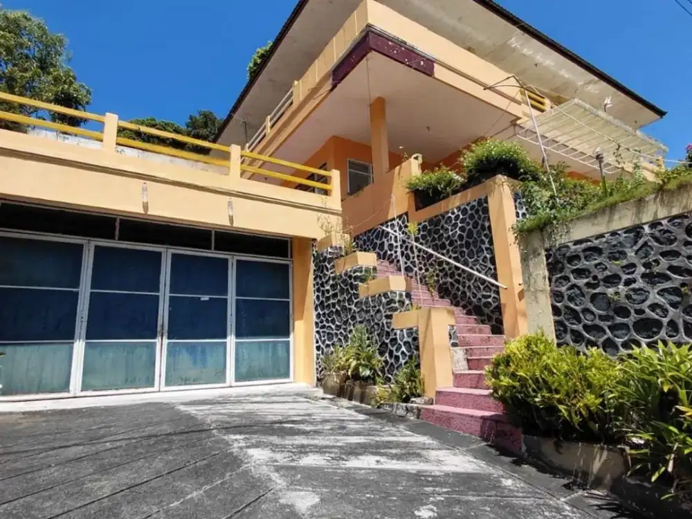 DIJUAL Villa Besar Terawat Dg Furnish dan Ada Laundry Area Siap Huni Lingkungan Tenang View Pegunungan Dekat Wisata Paralayang dan SPBU di Songgoriti