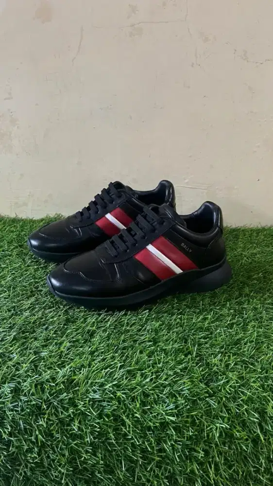 Sepatu brandet BLLY