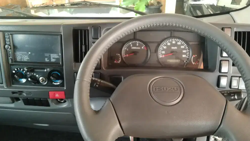Isuzu elf NLR 55 BUS