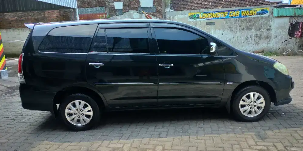 Innova 2.0V AT 2010