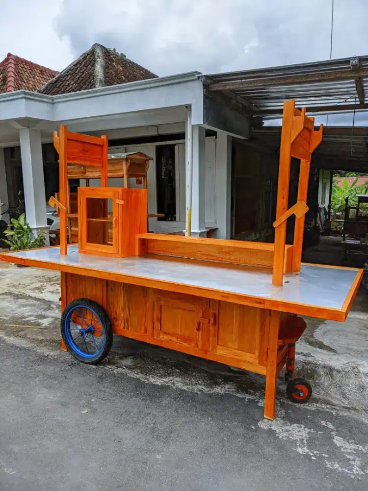 Gerobak pecel lele, gerobak angkringan, gerobak soto, gerobak bubur