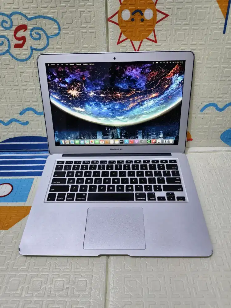 MacBook Air 13-in, 2015
Keyboard Nyala
Intel Core i5
Ram 8GB/SSD 128GB