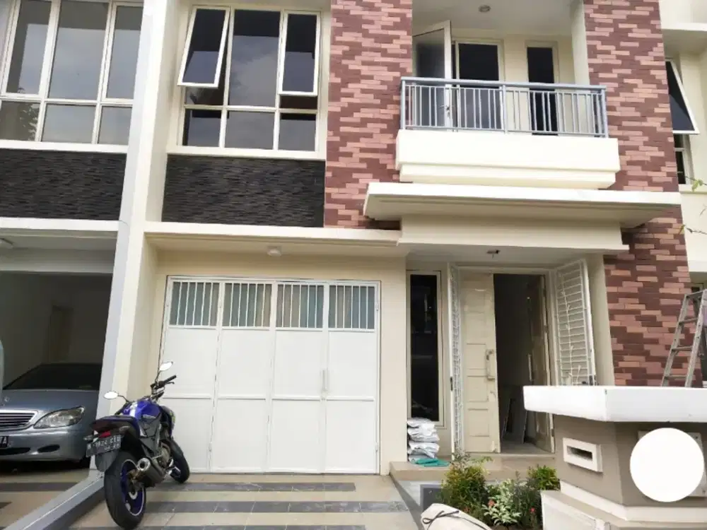 Disewakan Rumah Faraday Scientia Gading Serpong 4+1KT Unfurnished