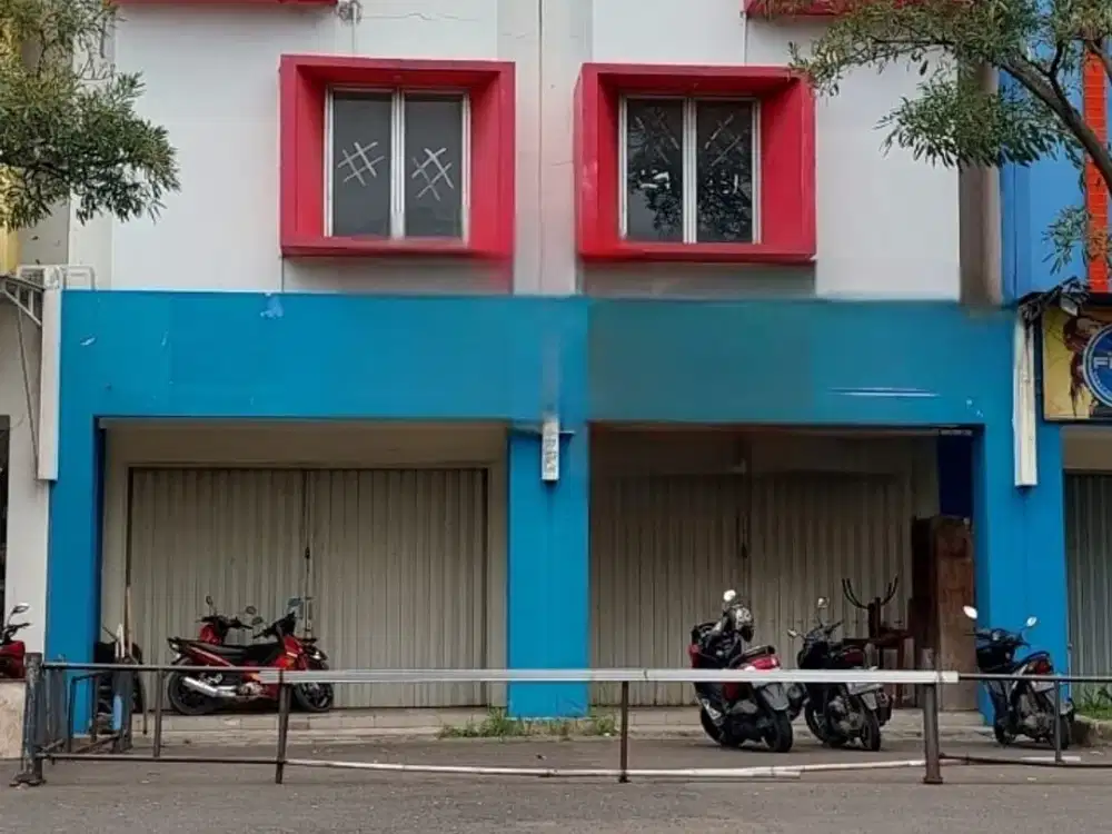 DiJual 2 Unit (gandeng) Ruko Asia tropis  3lt Hadap jl raya Bulevard Harapan indah