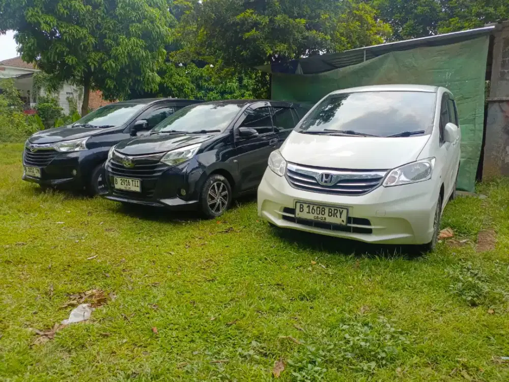 Rental mobil. Sewa mobil harian, mingguan & bulanan lepas kunci.