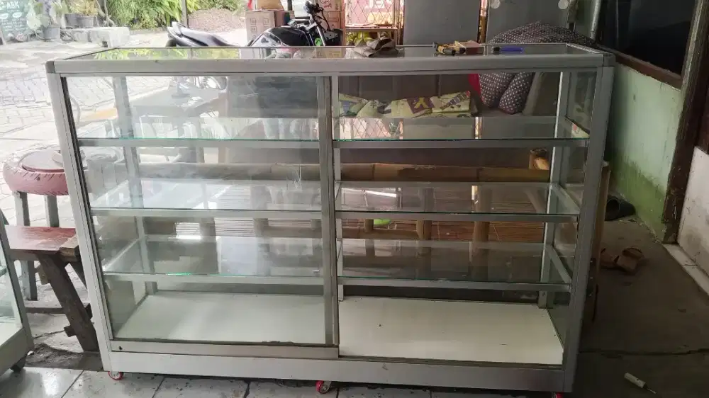 Etalase bekas 1.5 meter