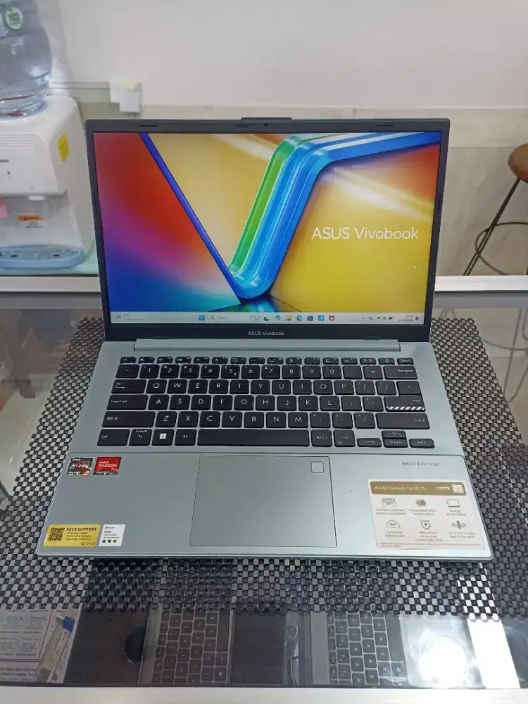 Dijual!! Asus Vivobook Go 14 E1404FA R3-7320u 8/256 GreenGray like New