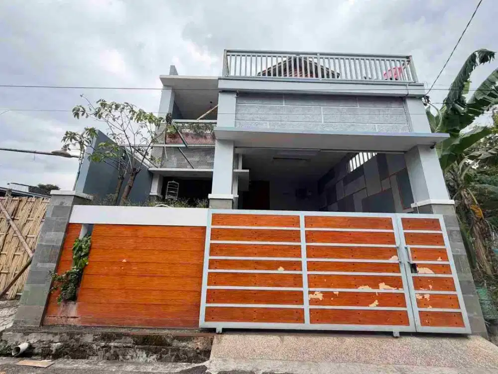 rumah bagus 2 lantai siap huni dekat kampus USB Banjarsari Solo