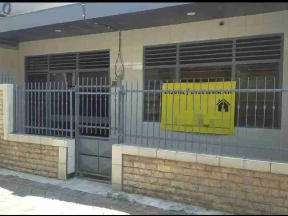 DiJual/DiSewakan Cepat Rumah Bagus Terawat Siap Huni Baru Renovasi Belakang Mall BG Junction Bubutan Surabaya.