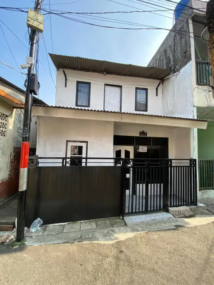 Dikontrakkan • Rumah Semi Furnished • 3KT • 1KM • Luas 75m² • Matraman