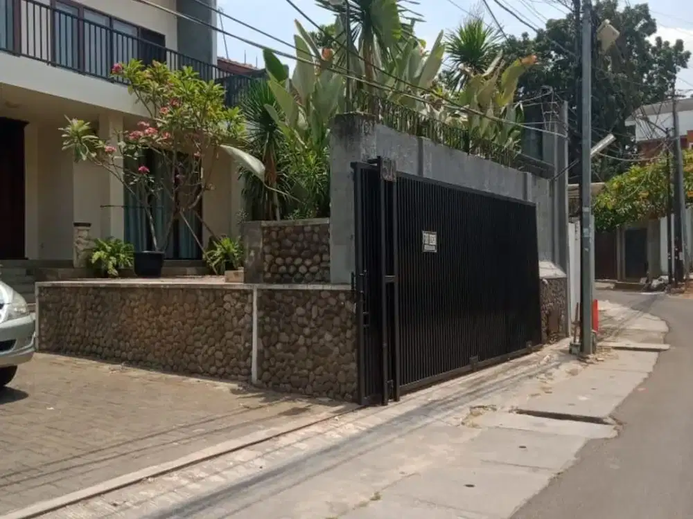 Disewakan Rumah Private Pool bisa untuk Kantor atau Investasi 4 Br, Kemang Jakarta Selatan