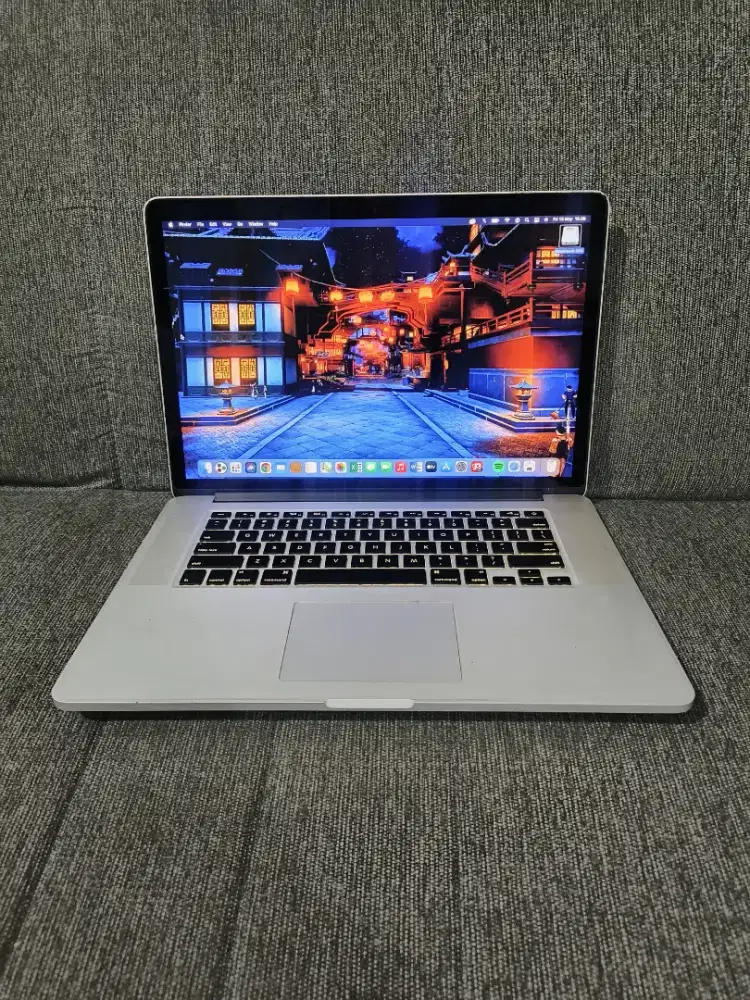 MacBook Pro Retina 15–in, 2013
Kyb Nyala
Core i7+VGA
Ram16GB
SSD500GB