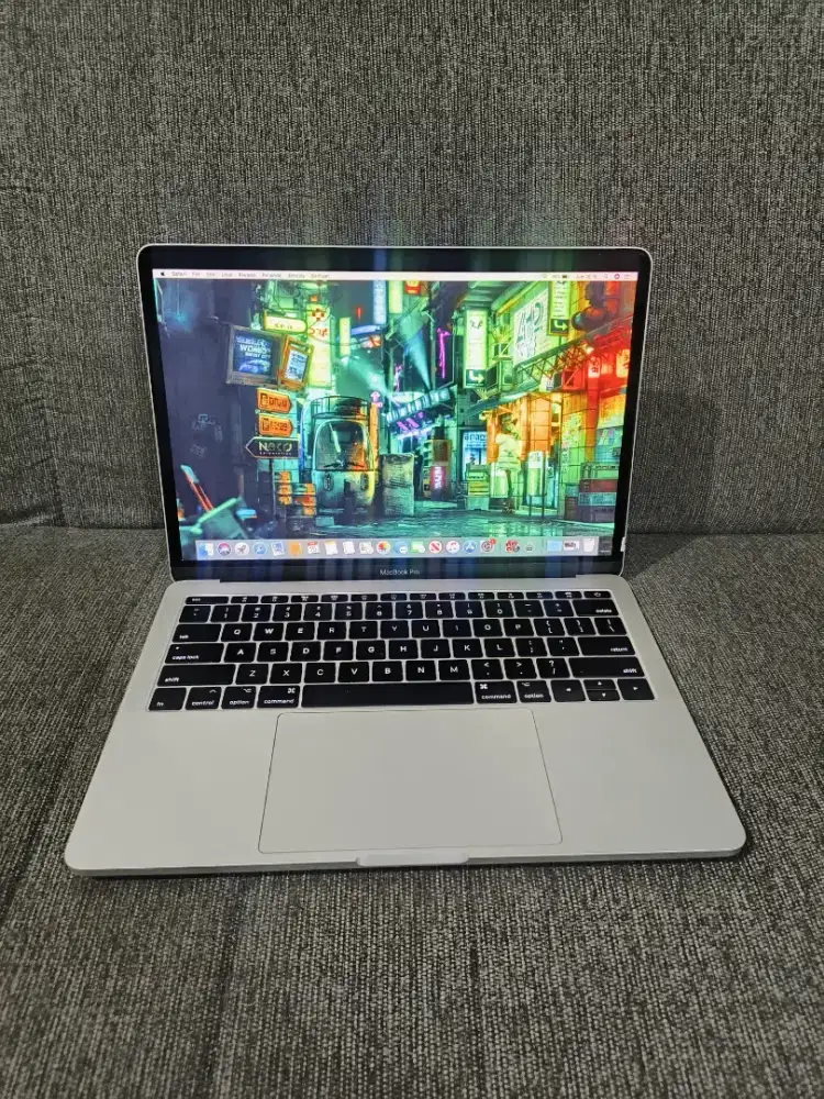 MacBook Pro Retina 13-in, 2017
Keyboard Nyala
Core i5
Ram 8GB
SSD128GB