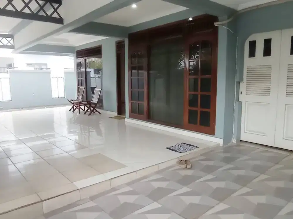 DISEWAKAN RUMAH HOOK 1,5 LANTAI DI KAYU PUTIH JAKARTA TIMUR