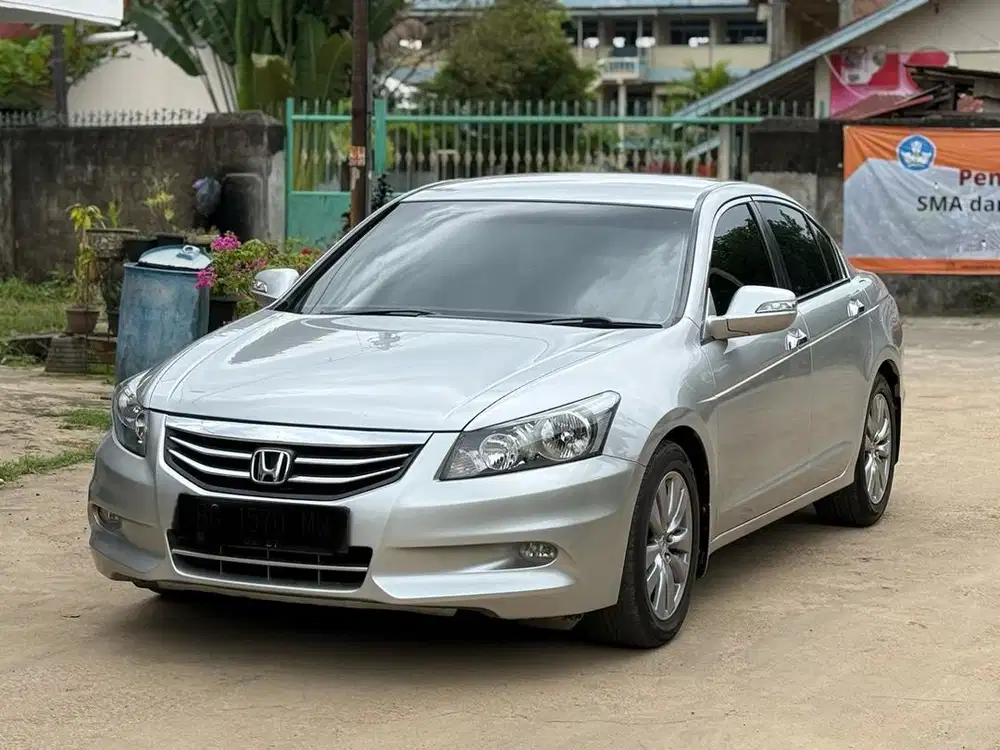 MOBIL NYAMAN MURAH HONDA ACCORD 2.4 VTIL MATIC 2011 km 80 rb