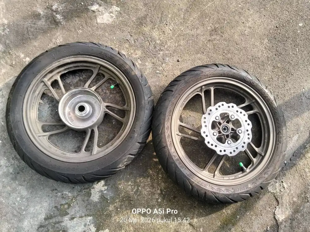 Sepasang Velg Vario Standar Pabrik