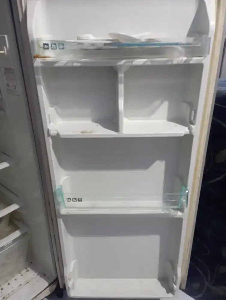 Kulkas Polytron pintu 1