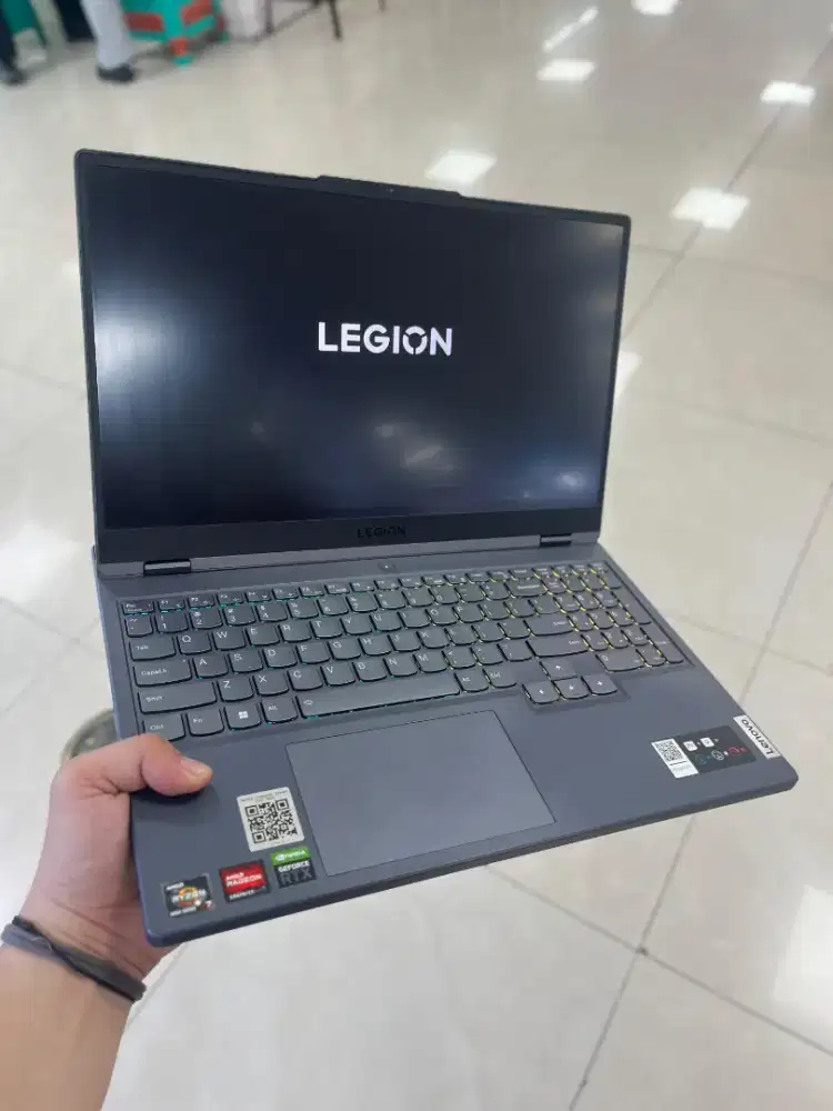 Lenovo Legion 5-15ARH7
- R7-6800H
- 16GB
- 512GB
- VGA RTX3050 4GB