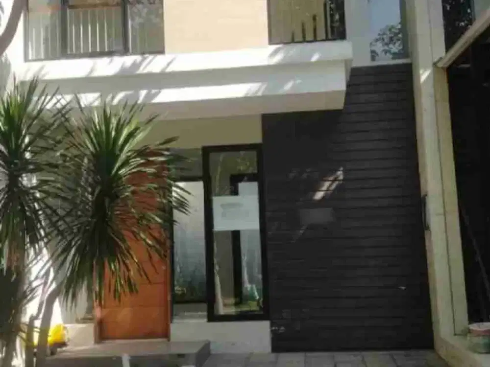 DiJual Cepat Rumah Northwest Lake Citraland Utara Surabaya Barat.