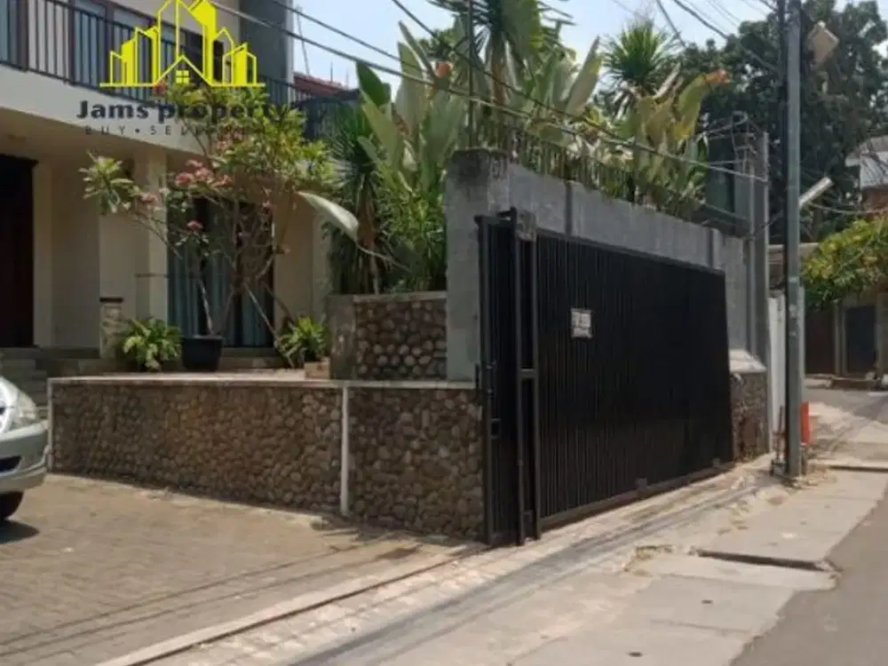 Dijual Rumah Private Pool bisa untuk Kantor atau Investasi 4 Br, Kemang Jakarta Selatan