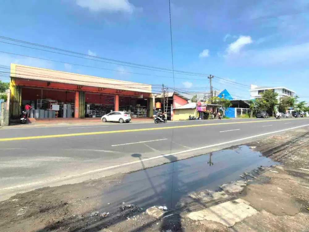 Ruang Usaha plus Gudang Luas 2800m² dan Rumah Mewah Akses Jalan Raya Dekat Tol