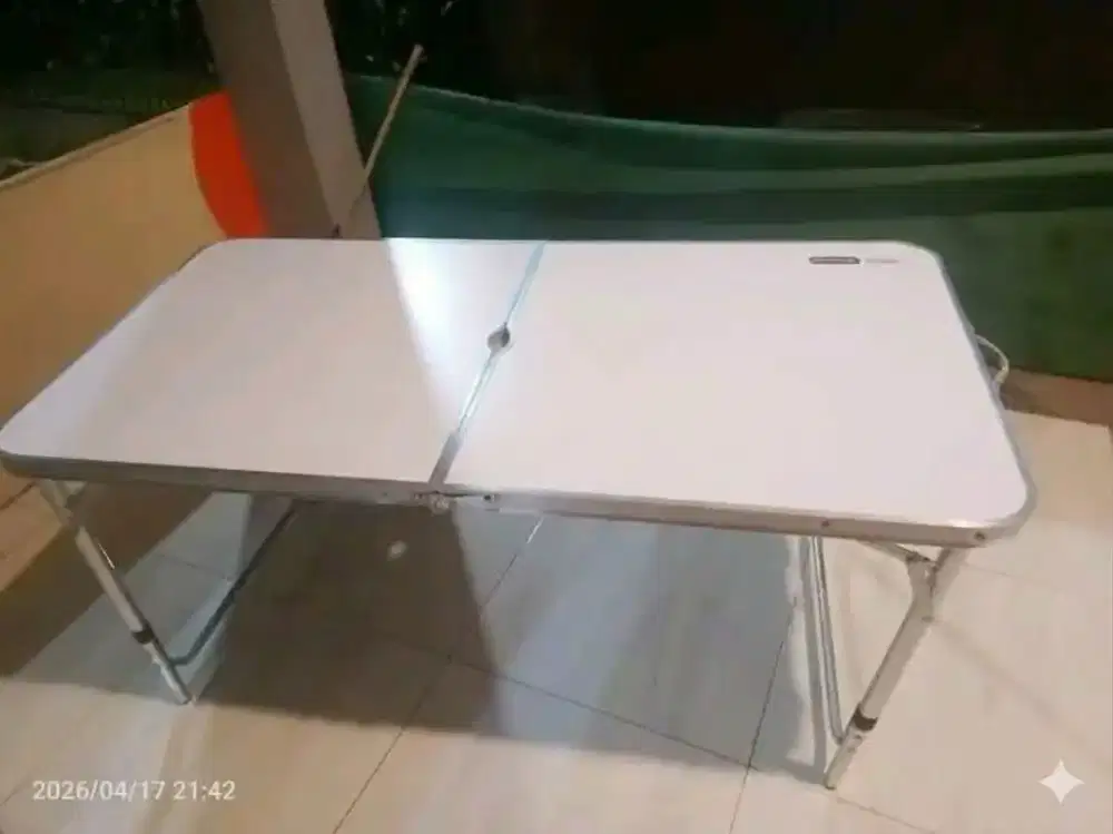 Meja lipat warna putih