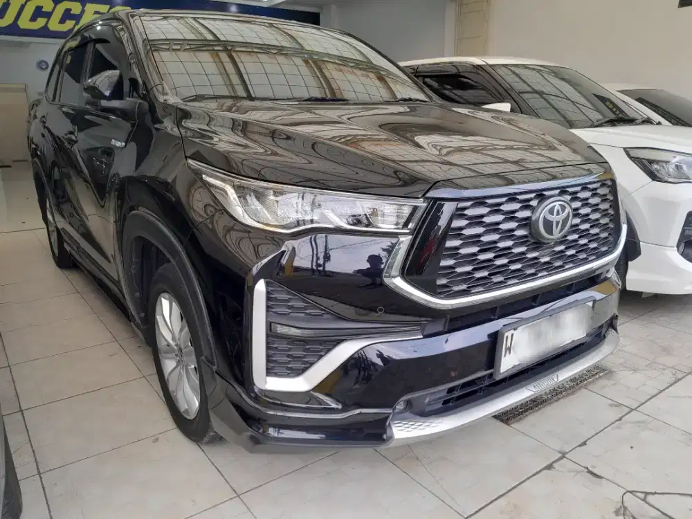 Toyota Innova Zenix V 2023 Hybrid Hitam Automatic