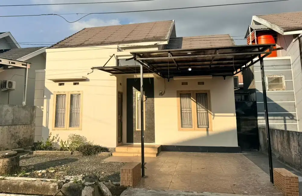 DISEWAKAN RUMAH KOMPLEK ONE GATE