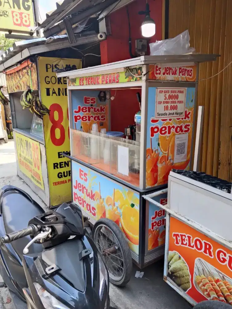 Es teh wangi solo dan jeruk peras