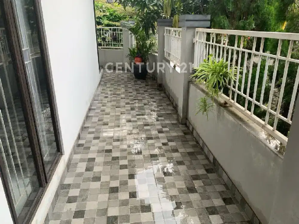 Rumah Di Flamboyan Loka Graha