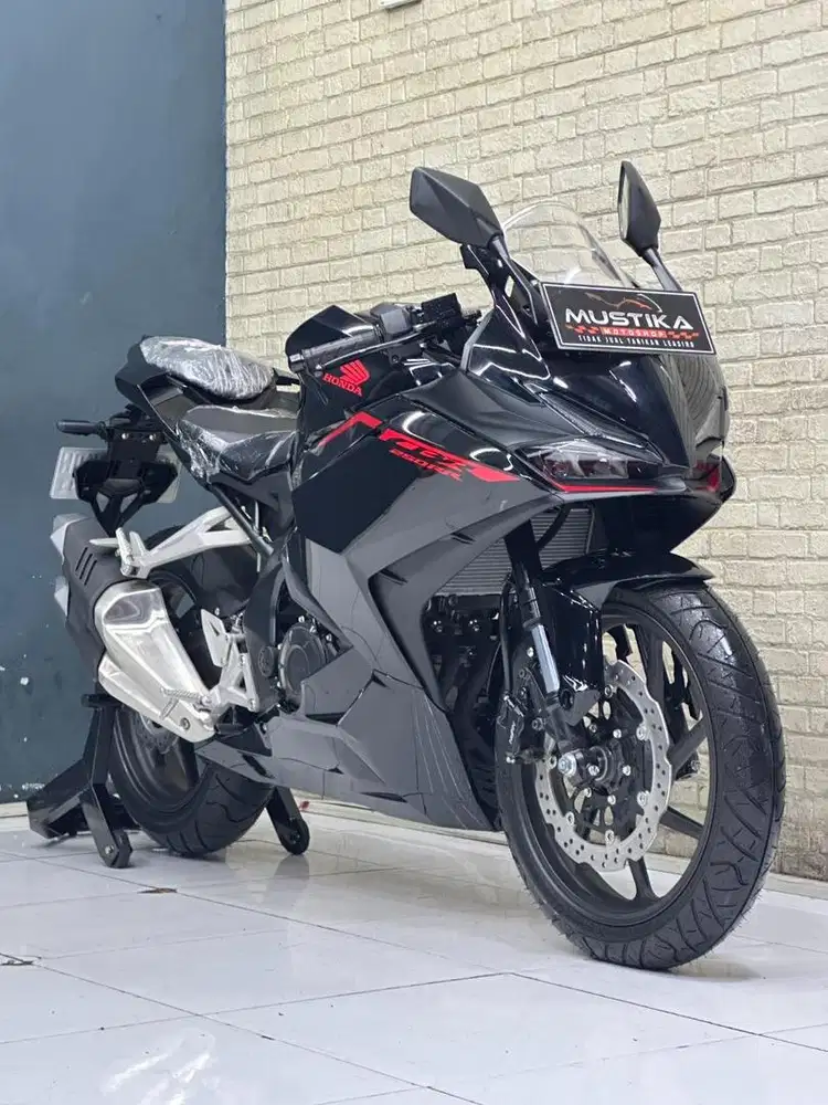 KM 0Perak‼️ Honda CBR 250RR Black Freedom 2024 - Zaky Mustika