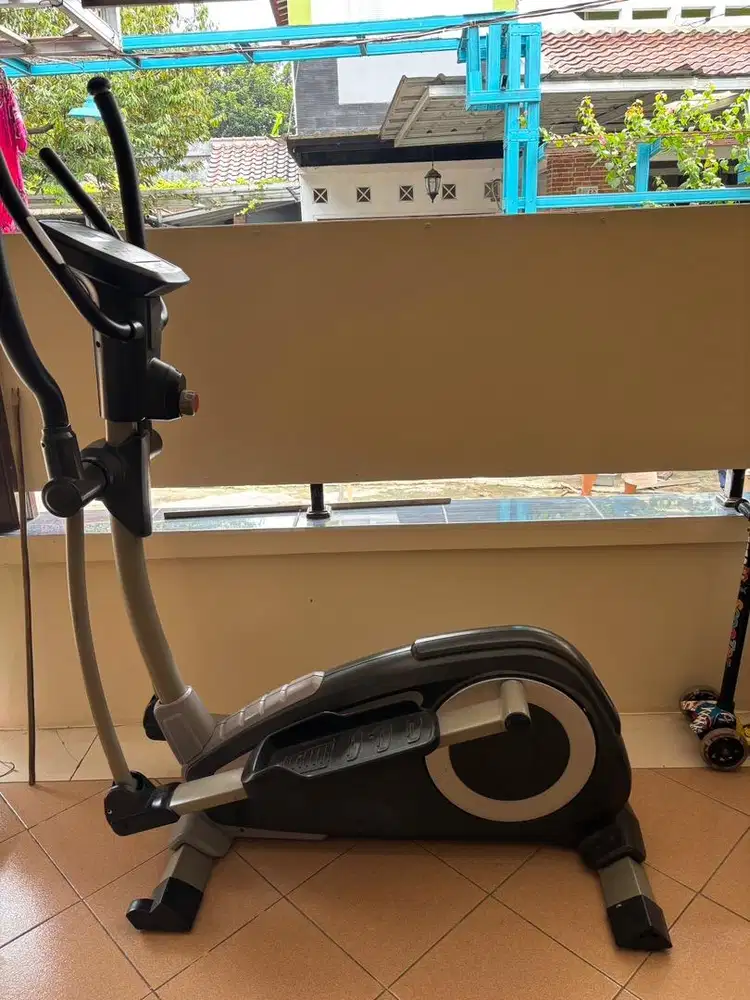 KETTLER ELLIPTICAL CROSS TRAINER CROSS M