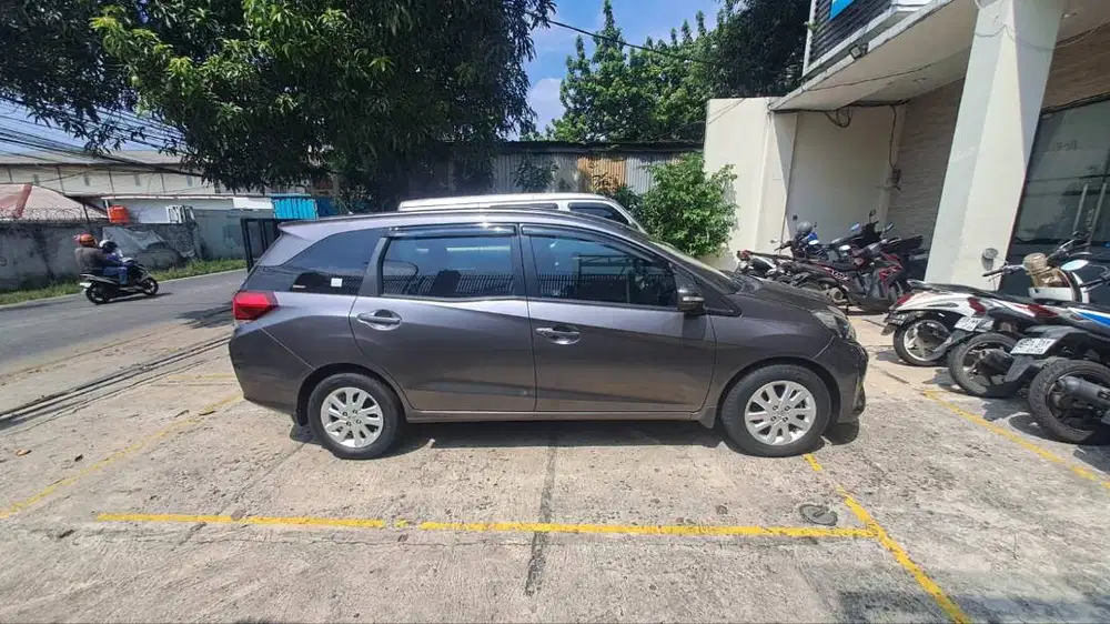 Honda Mobilio 1.3 E CVT Grey Tahun 2015