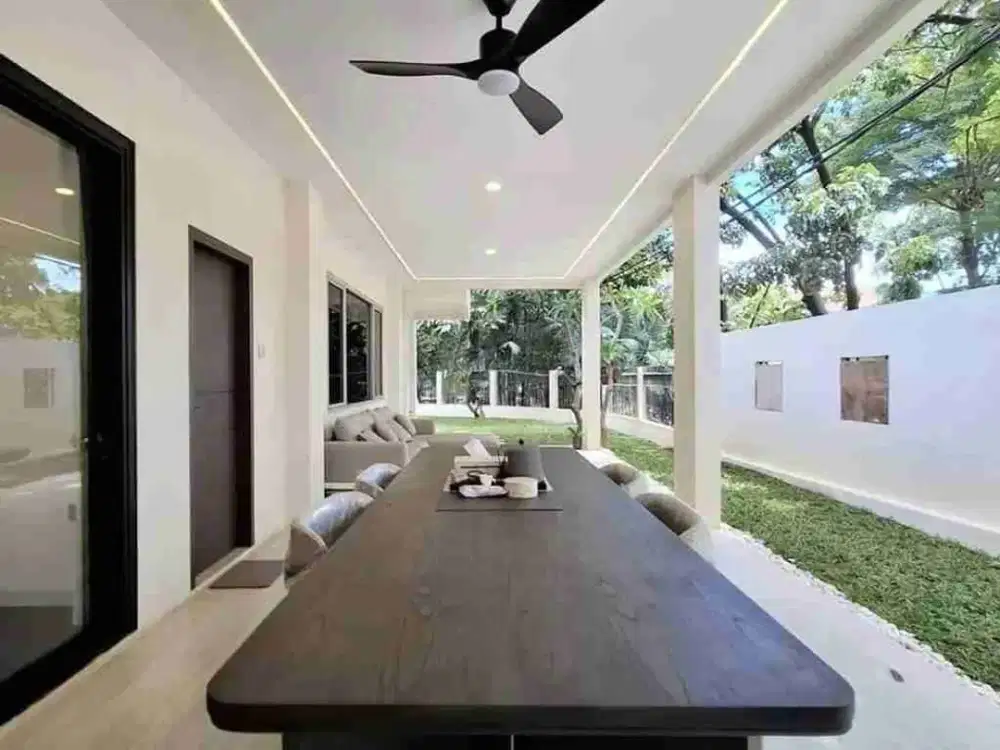 Rumah Mewah Hoek 2 Lantai di Kebayoran Baru Jakarta Selatan