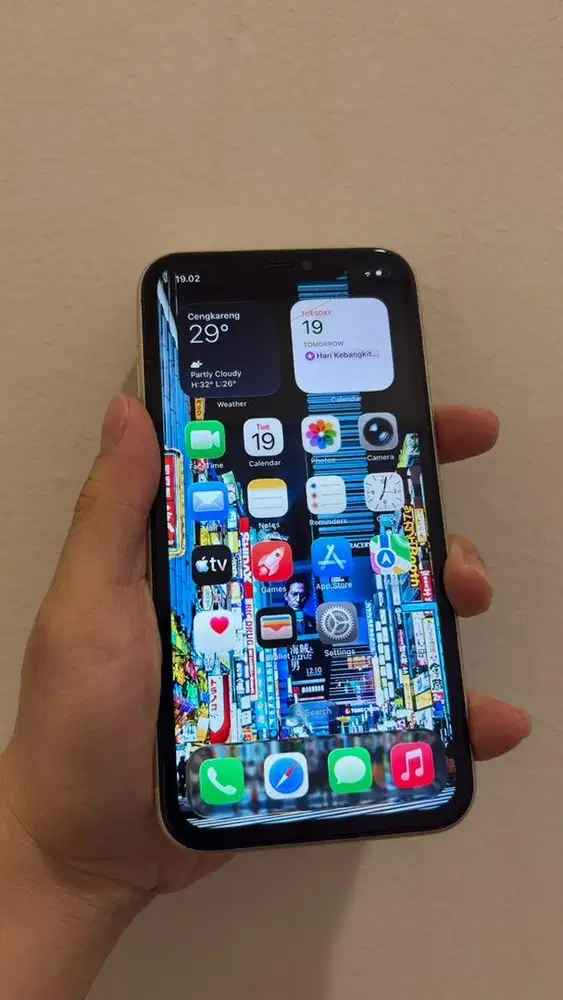 iPhone 11 64GB XL/AXIS ONLY