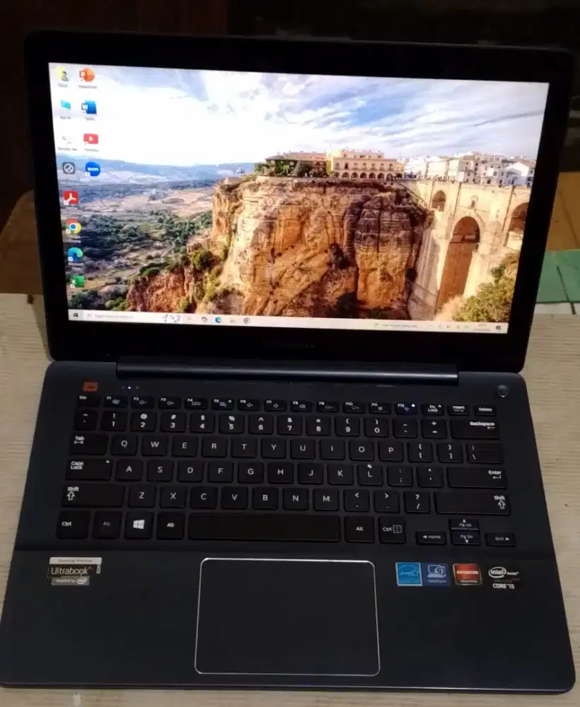 Laptop Samsung 740U Core i5 Dual VGA FHD Touchscreen25