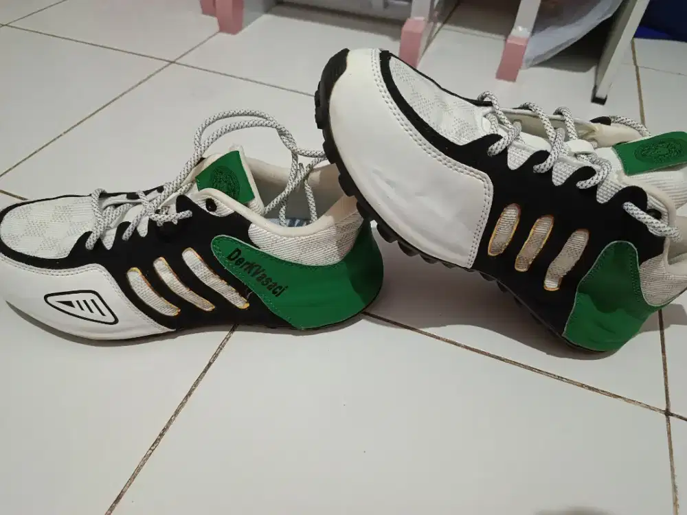 Sepatu pria derkvasaci