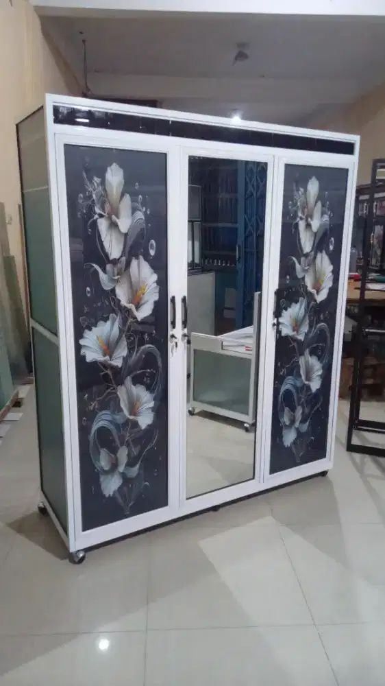 Lemari pakaian almanium 3 pintu