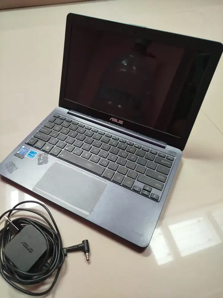 Asus VivoBook E203NAH 11,6 inci Intel Celeron Dual-Core