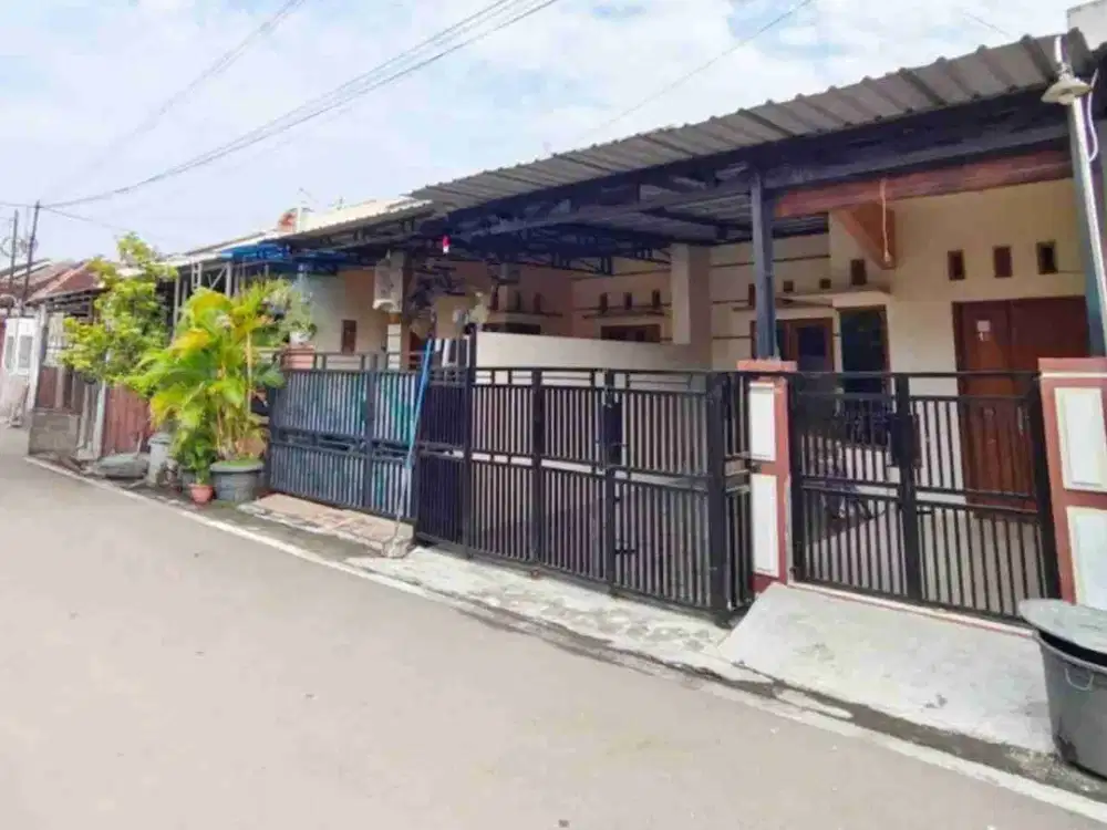 Rumah Bagus Siap Huni Bonus Pagar dan Canopi di Sapen dekat Ke UNS/ Solo