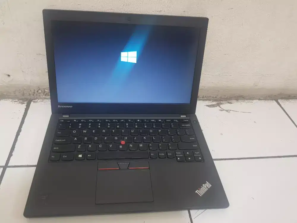 Laptop lenovo Thinkpad X250 stuck logo windows